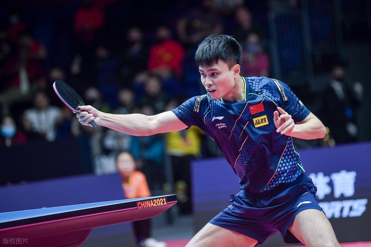 世界杯精彩进球-让二追三！周启豪怒吼逆转后，谁注意到裁判那张“离谱”黄牌？